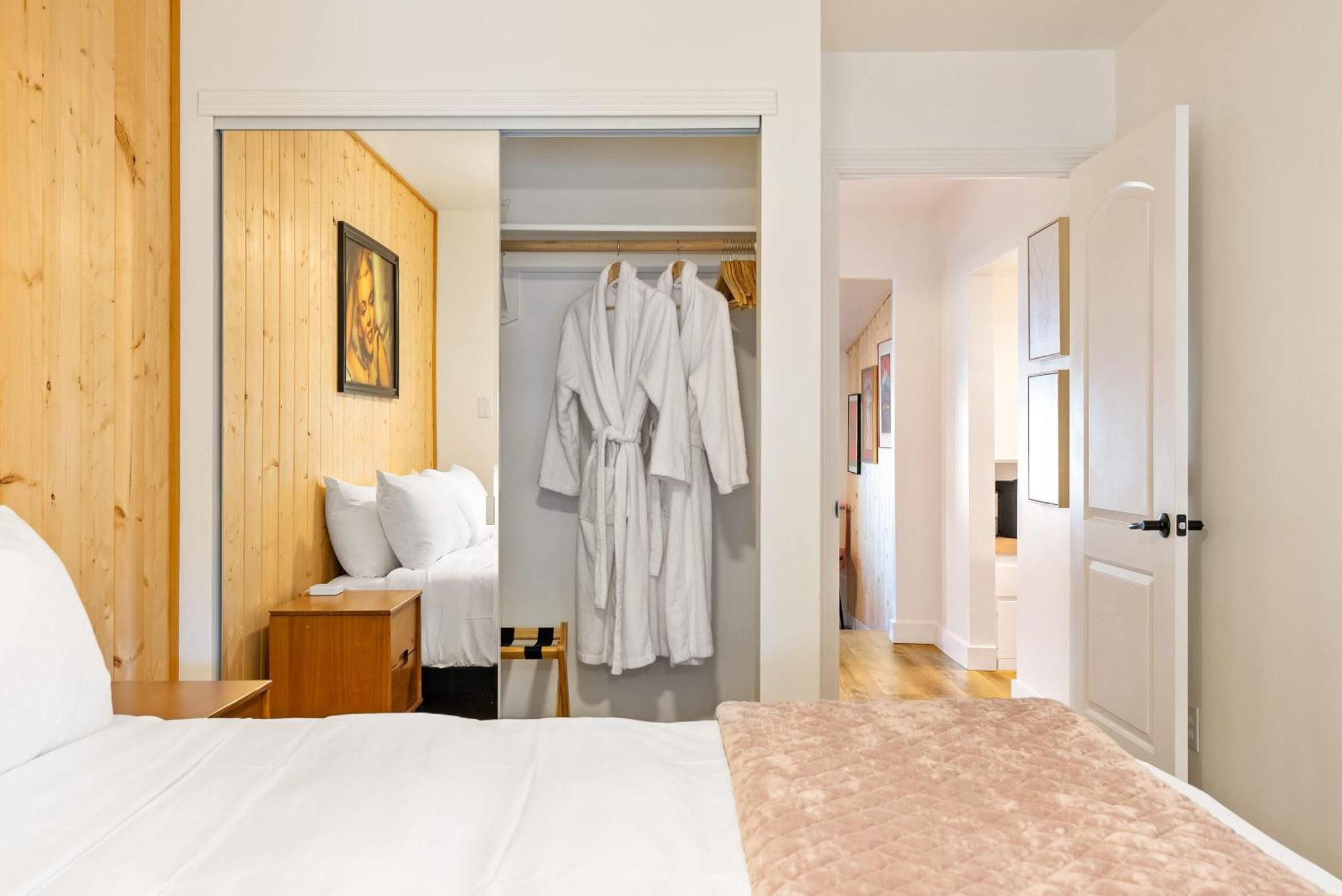 Serene Oasis Sauna And Cinema 佩索罗伯斯 外观 照片