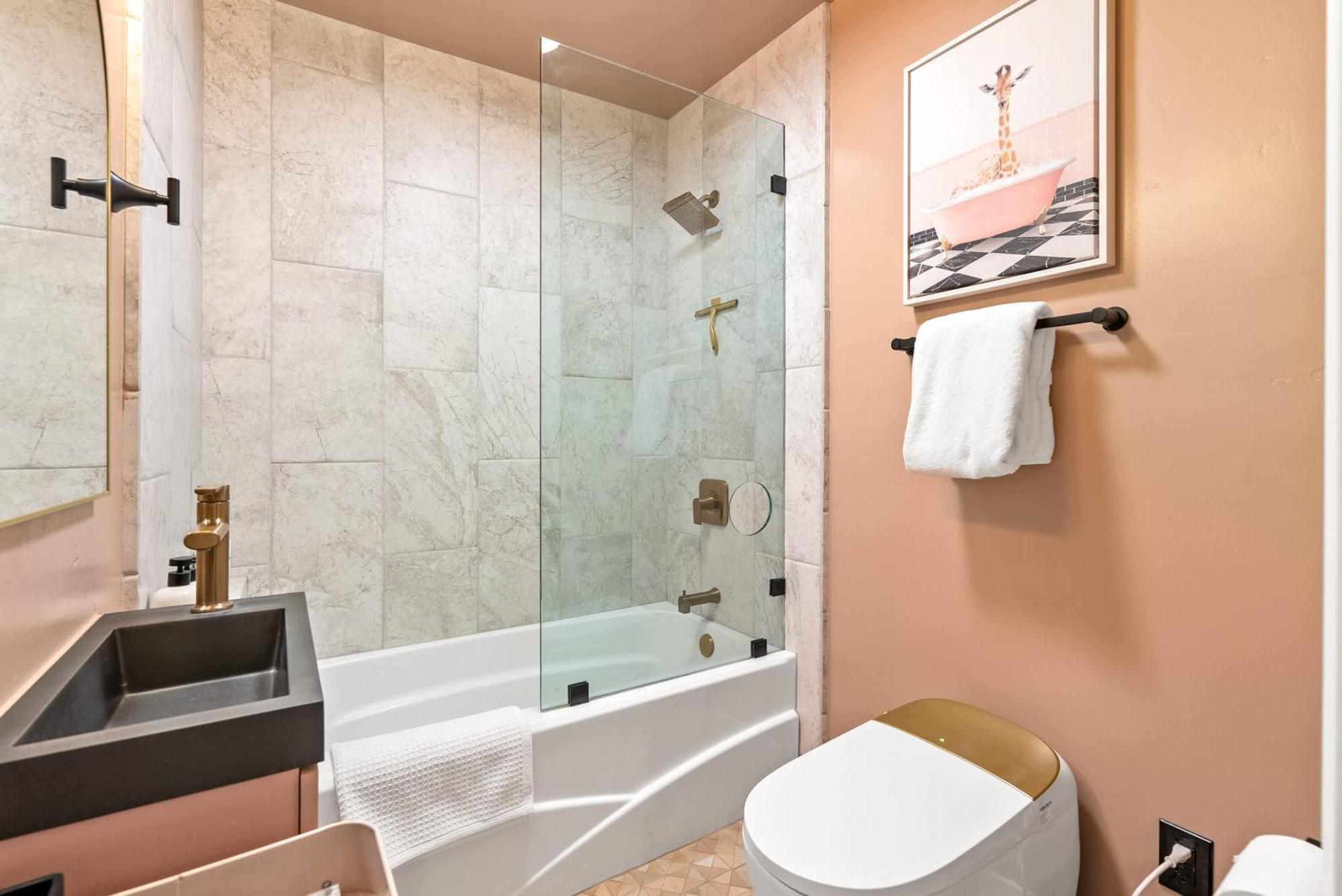 Serene Oasis Sauna And Cinema 佩索罗伯斯 外观 照片