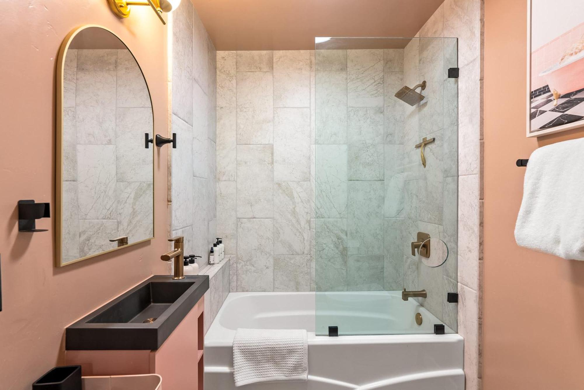 Serene Oasis Sauna And Cinema 佩索罗伯斯 外观 照片